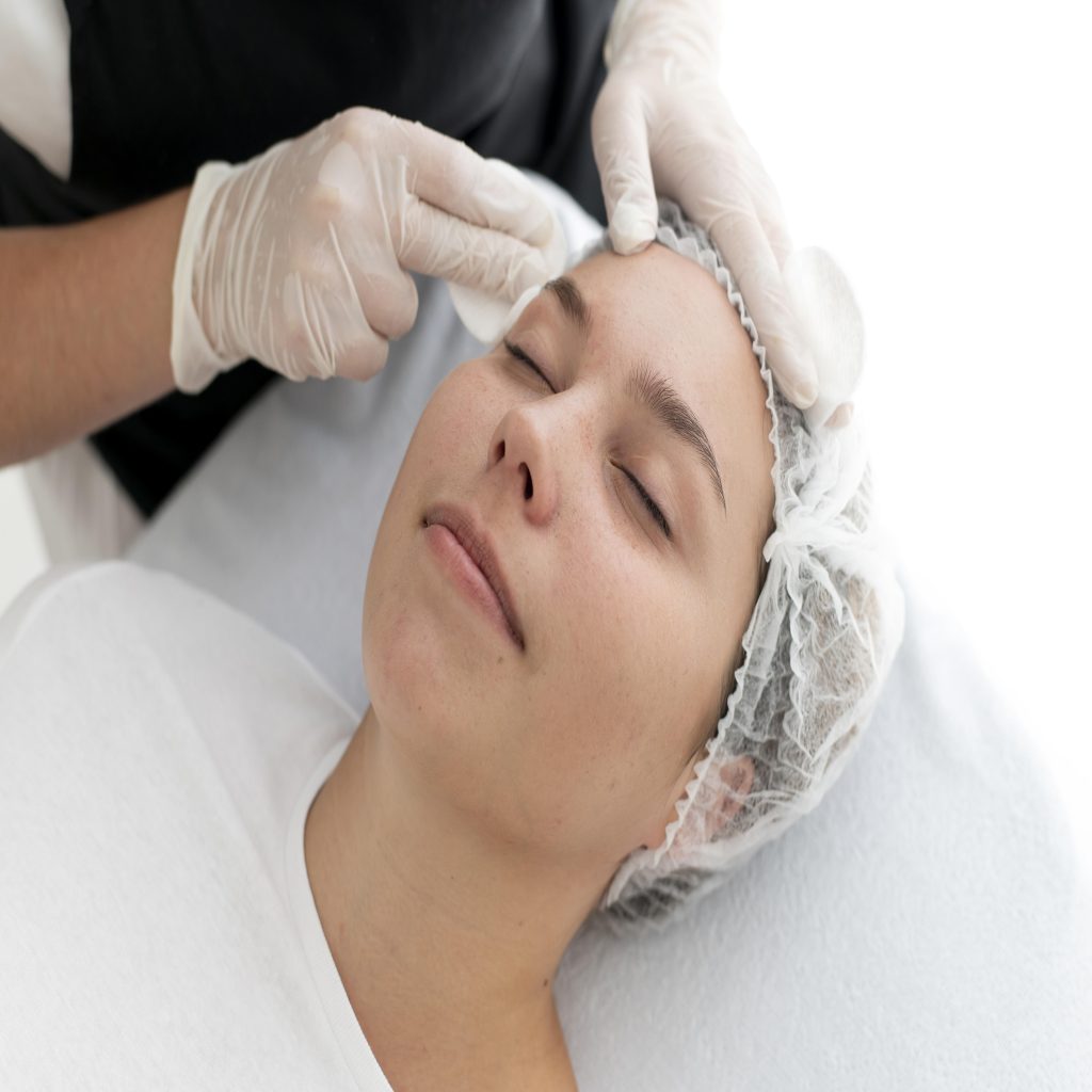 Threading
Waxing
Tinting
Lash Lift
Brow Lamination
Chemical Peel
Facial