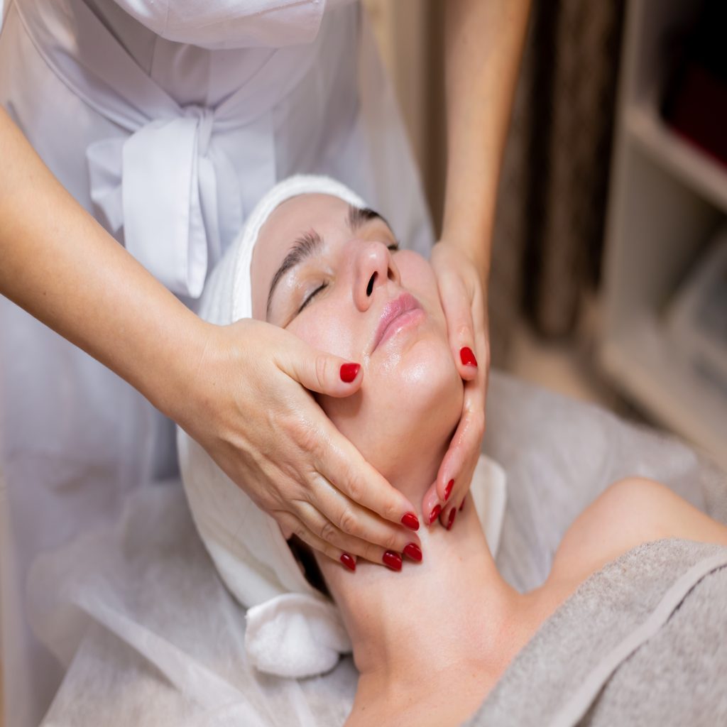 Threading
Waxing
Tinting
Lash Lift
Brow Lamination
Chemical Peel
Facial